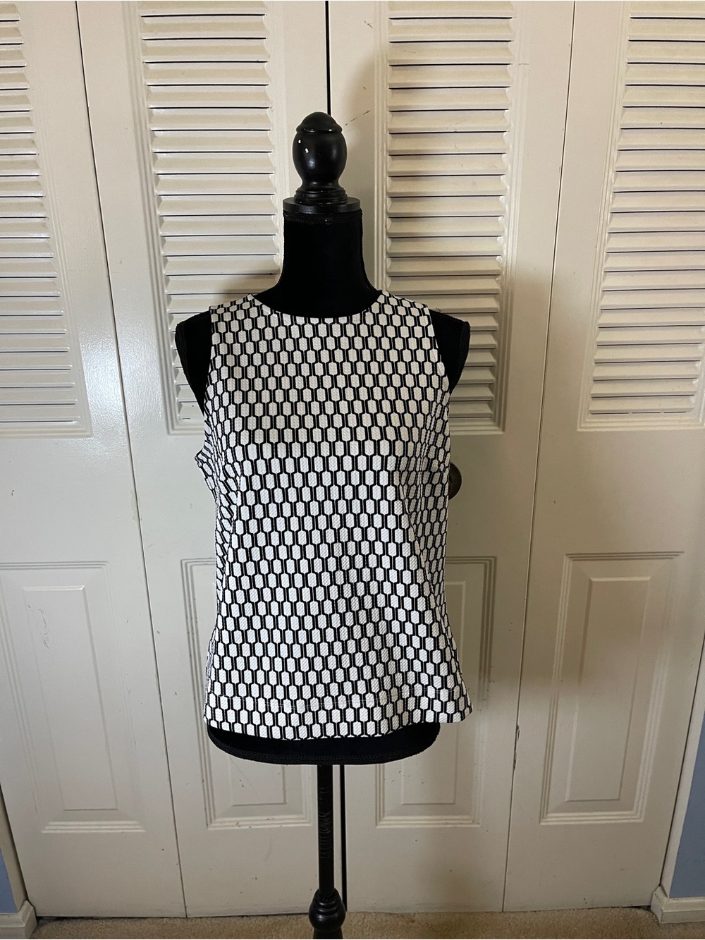 Bobeau Black and White Geometric Tank